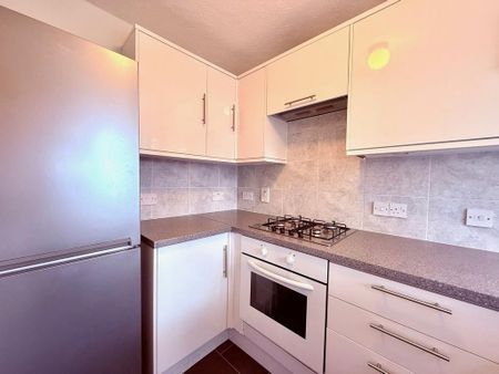 3 bedroom semi-detached house to rent - Photo 5