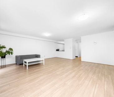 Spacious Ground Floor Apartment with Oversized Living & Entertainer... - Photo 1