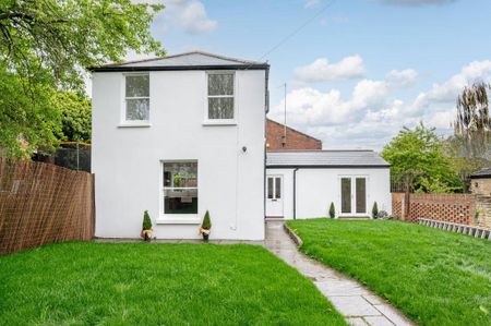 3 bedroom detached house to rent - Photo 2