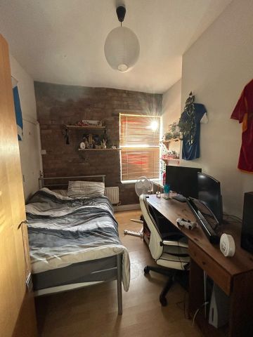 4 Bed Terraced House, Moseley Road, M14 - Photo 4