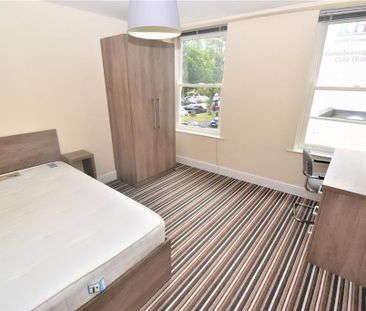 3 bedroom flat to rent - Photo 3