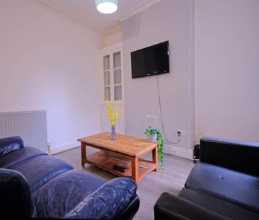 1 bedroom in a house share to rent - Photo 4