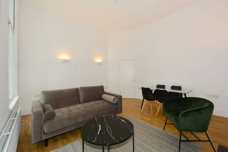 A good sized two bedroom apartment close to Angel Station - Photo 3