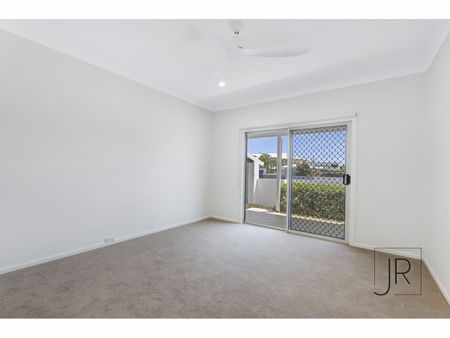 12 Poinciana Boulevard, Broadbeach Waters QLD 4218 - House For Rent | Domain - Photo 4