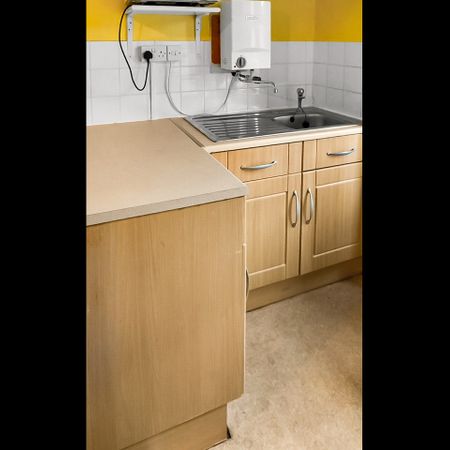 Bedsit, Waverley Road, BS6 - Photo 3