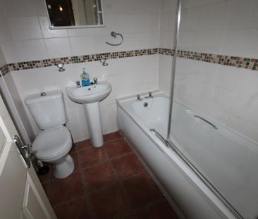 4 bedroom flat to rent - Photo 3