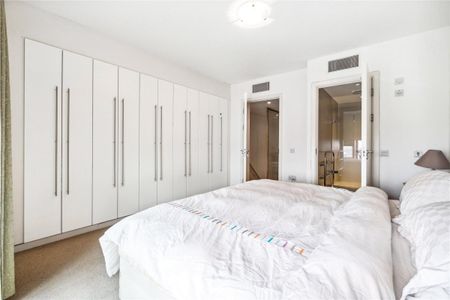 3 bedroom flat in 34 Lombard Road - Photo 5