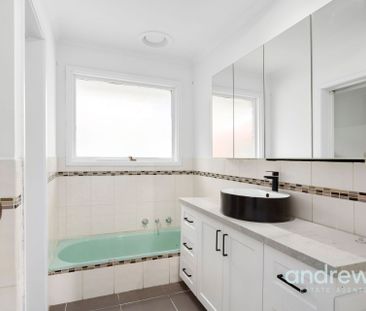 Spacious family home in central Newcomb - Photo 4