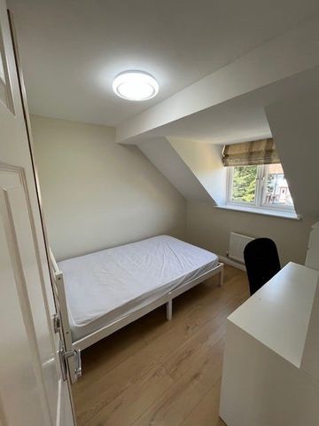 5 Bed Semi-Detached House, Alderman Close, NG9 - Photo 2