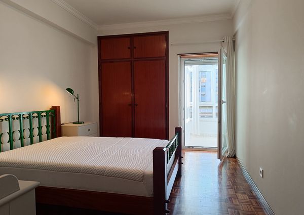 Apartamento T2 Remodelado e Mobilado no Moinho das Antas