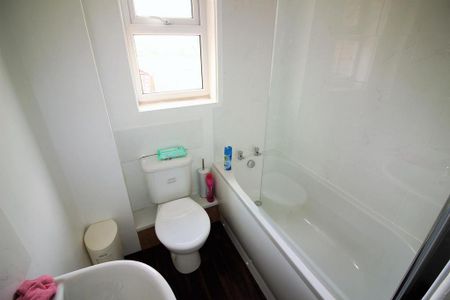 2 bedroom townhouse to rent - Photo 4