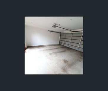 EXECUTIVE T/HOUSE WITH ROOFTOP DECK - Photo 5