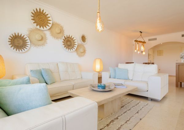 Stylish 3 bedroom flat with sea views in Elviria Marbella