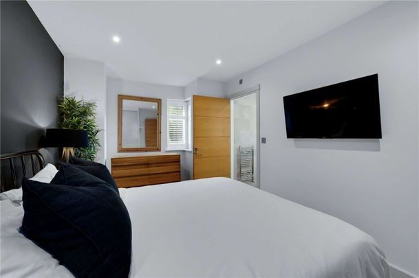 A spacious two bedroom two bathroom apartment in the centre of Guildford, finished to an exceptional standard. - Photo 1