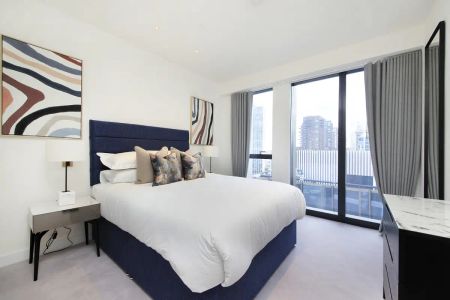 2 bedroom flat in London - Photo 4