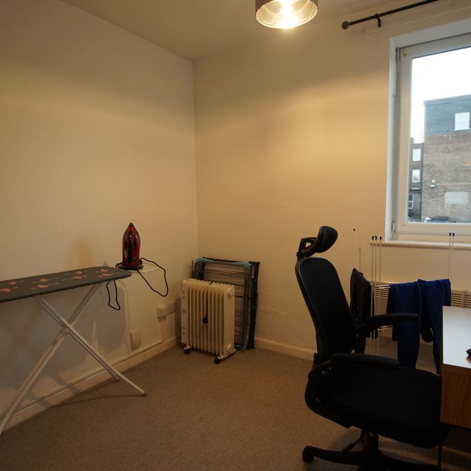 2 bedroom Flat to let - Photo 1