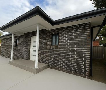 Ultra Modern 2 Bedroom Home - Photo 3