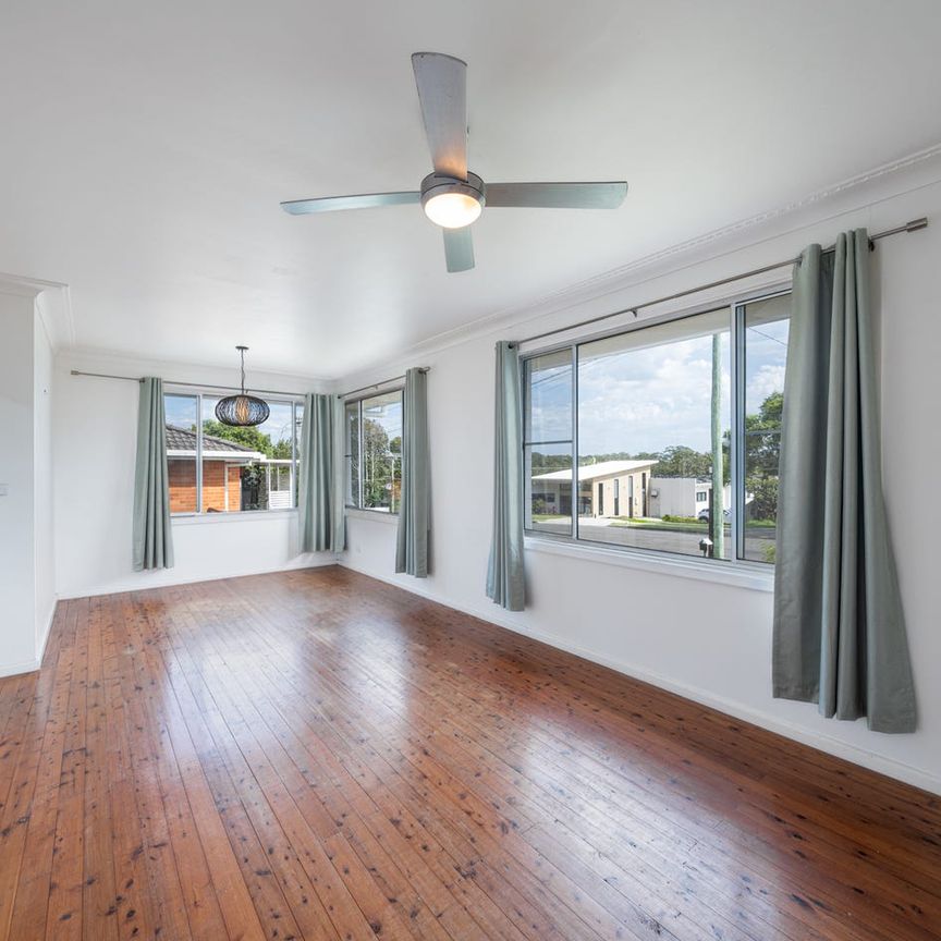 Three-bedroom home, paces from private hospital - Photo 1