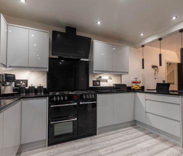4 bedroom semi-detached house to rent - Photo 4