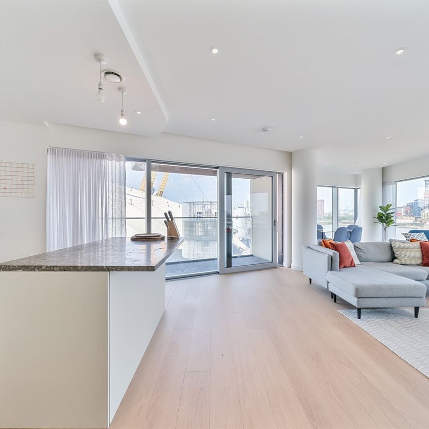 Available from Now - 3 Bed Apartment, Furnished - Photo 1