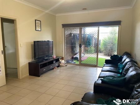 Comfort & Location – single storey house located in Truganina - Photo 3