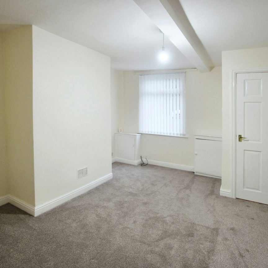 Terraced House to rent on - Photo 1