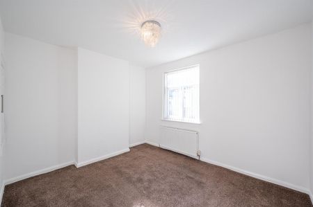 2 bedroom end of terrace house to rent - Photo 4
