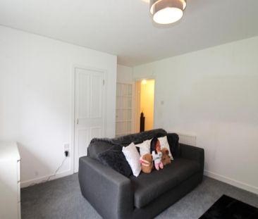 3 bedroom flat to rent - Photo 6