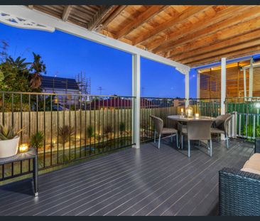 FABULOUS CHARACTER HOME IN CENTRAL SPRING HILL LOCATION WITH INGROU... - Photo 3