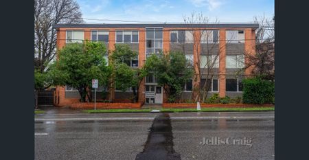 Convenient Ground Floor Living - Photo 5