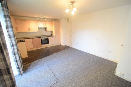 2 bedroom ground floor flat to rent - Photo 2