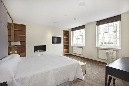 A beautifully presented and contemporary three-bedroom mews house to rent in the heart of Belgravia, SW1. - Photo 4