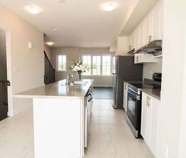 **BRAND NEW HOUSE** BEAUTIFUL 3 BEDROOM HOUSE IN THOROLD!! - Photo 6