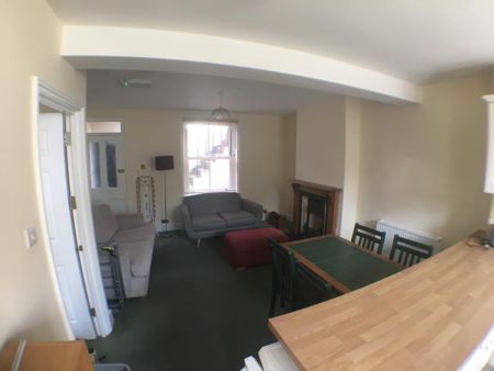 4 bedroom terraced house to rent - Photo 2