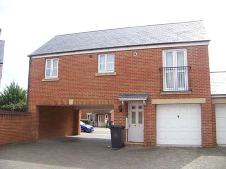 2 bedroom coach house to rent - Photo 3