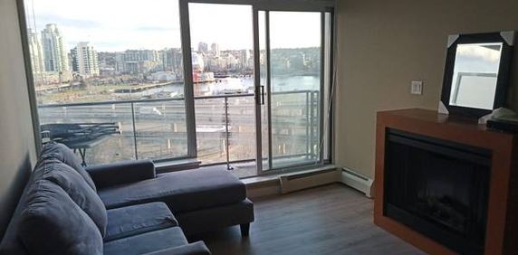 1bd+1den Apartment for rent - Photo 2