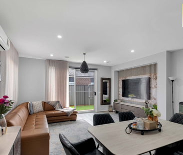 Beautifully Presented Family Home in the Heart of The Grove Estate - Photo 6