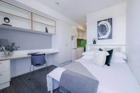 Deluxe Studio with Double Bed - South(High floor(Level 16-20)) - Photo 2