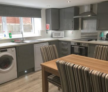 5 Bed - 10 Norwood Place, Hyde Park, Leeds - LS6 1DY - Student - Photo 4