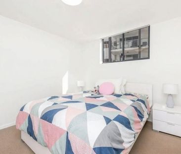 Stylish Apartment with Modern Comforts in a Prime Chermside Location - Photo 4