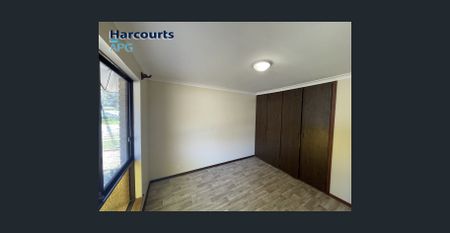 *Neat & tidy 3 bedroom 1 bathroom duplex unit. Close to the beach and shops* - Photo 3