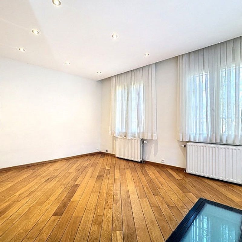 Villa de caractère de 364 m² - 4 chr & Jardin arboré de 750 m² - Photo 1