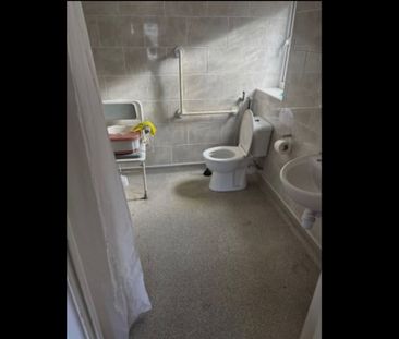 Room in a Shared House, Fearnville Place, LS8 - Photo 3