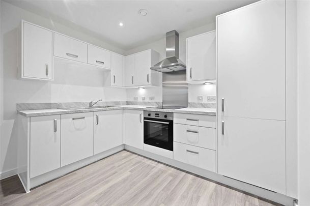 Brand new 2 bedroom apartment located in the sought-after village of Kings Langley. Available now and offered unfurnished. - Photo 1