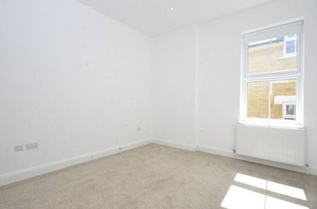 5 bedroom semi-detached house to rent - Photo 4