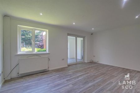 4 bedroom detached house to rent - Photo 3