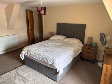 Charming two-bedroom cottage in excellent condition, just a short stroll from Cockermouth town centre - Photo 4