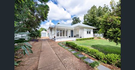 Immaculate Renovated Cottage - Photo 3
