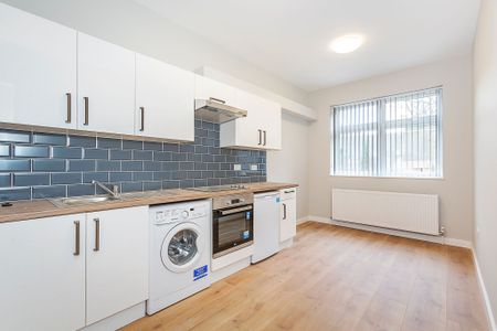 Fitzjohns Ave, Hampstead, London, NW3 - Photo 2