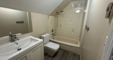 74 Queen St W, A Barrie | $1900 per month | Plus Heat | Plus Water | Plus Hydro - Photo 2